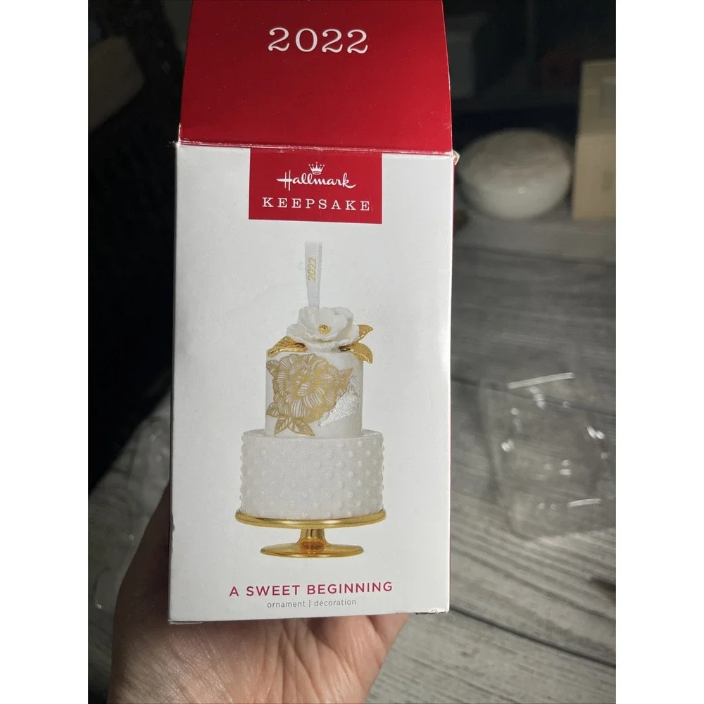 2022 Hallmark Keepsake Ornament  A SWEET BEGINNING  Wedding Cake  Christmas  NEW